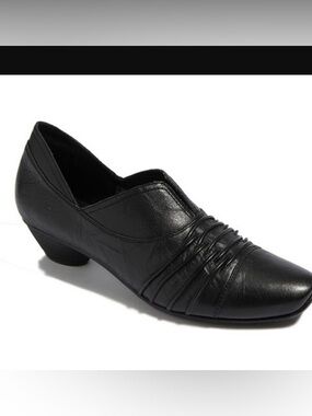 Josef Seibel The European Comfort Shoe size 38 NWOT